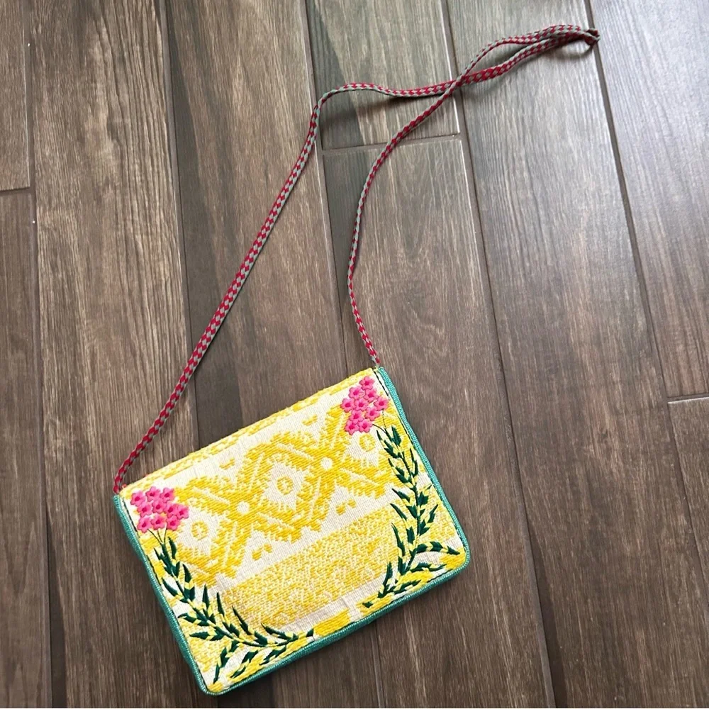 Ethnique embroidered floral